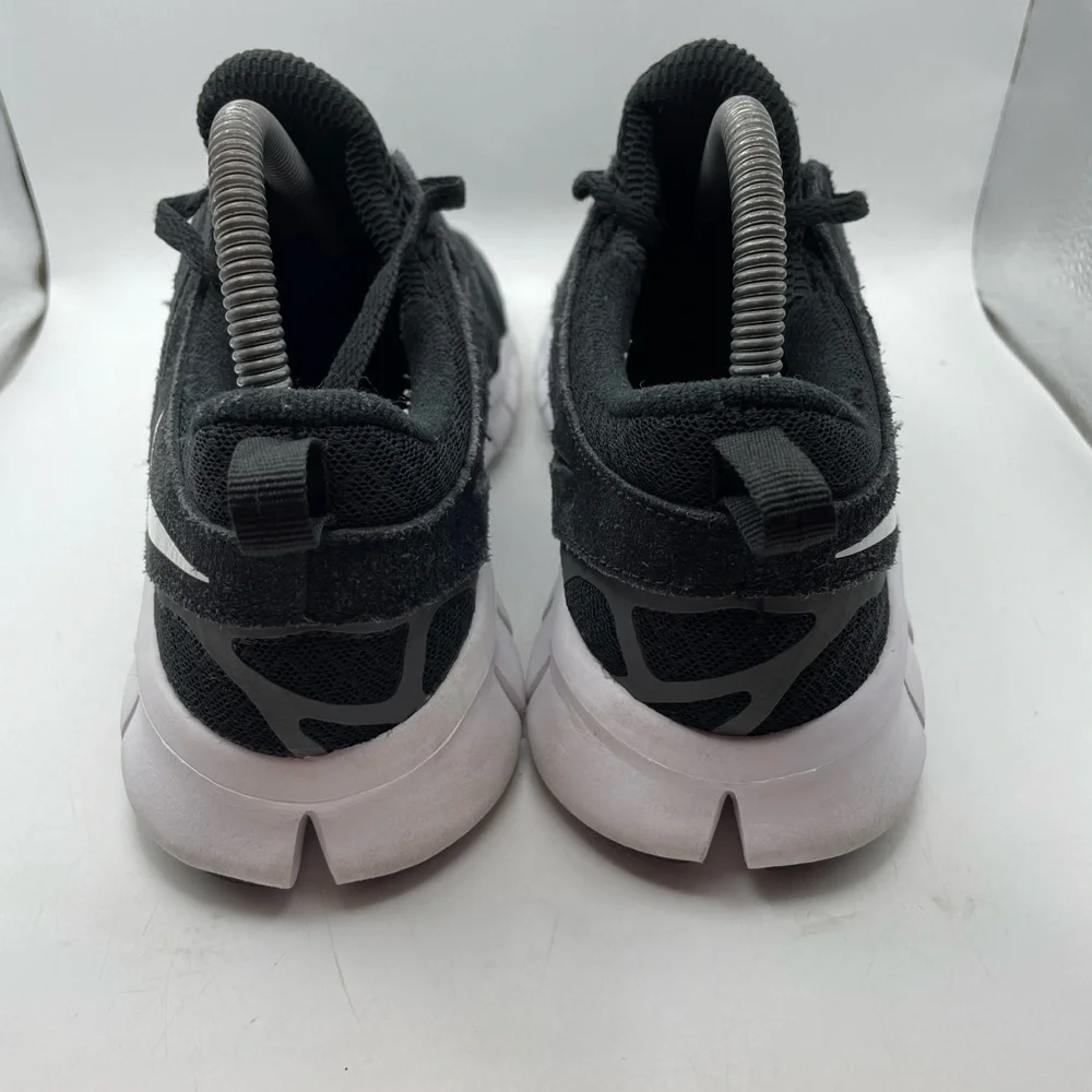 Nike Free Run 2 black sneakers men’s 7/ womens 8.5